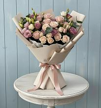 Букет цветов из:  Розы и Лизиантусы в Голицыно