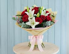 Букет цветов из:  Лилии и Розы в Голицыно
