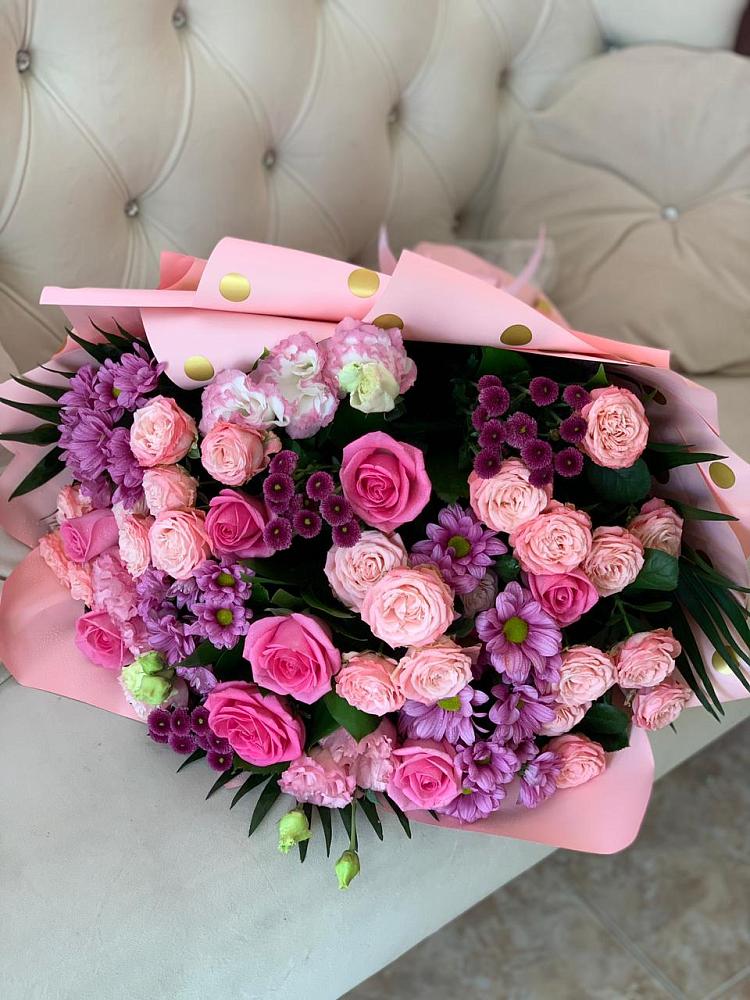 Букет цветов из: Хризантемы, Розы и Лизиантусы в Голицыно