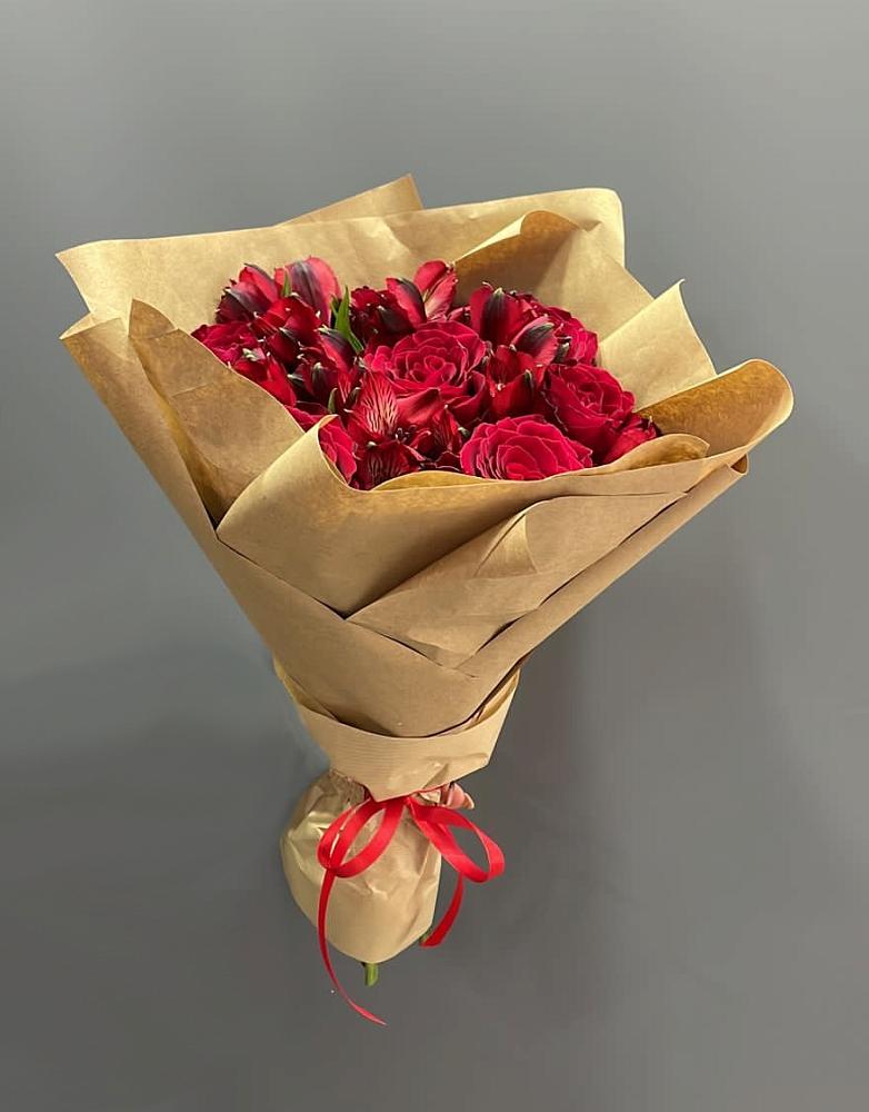 Букет цветов из: Альстромерии и Розы в Голицыно