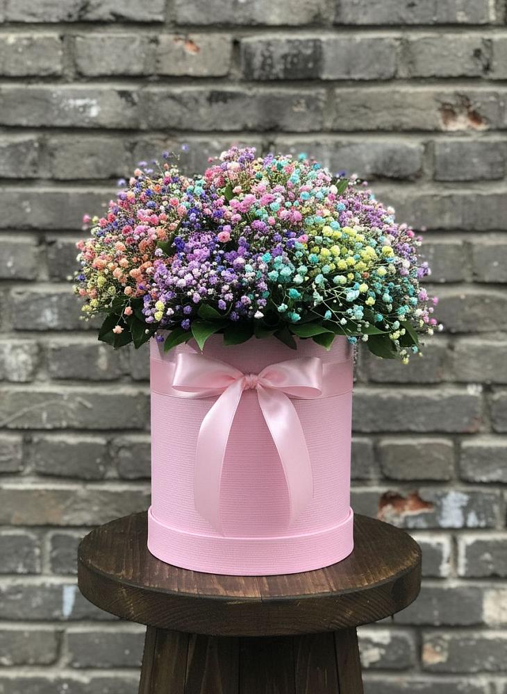 Цветочная композиция из Гипсофила и Розы в шляпной коробке в Голицыно