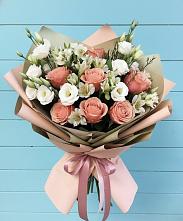 Букет цветов из:  Розы, Альстромерии и Лизиантусы в Голицыно