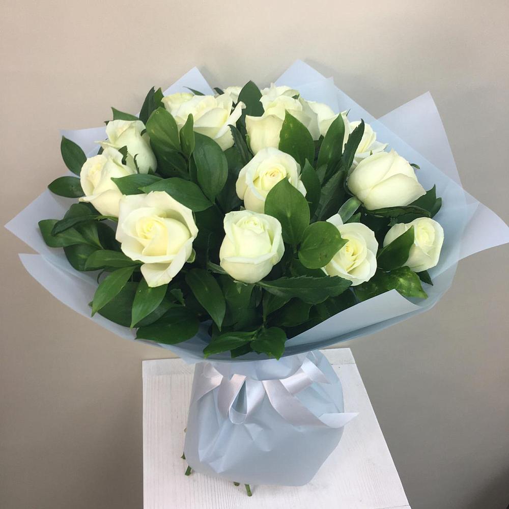Букет 15 Белых роз Проуд в Голицыно