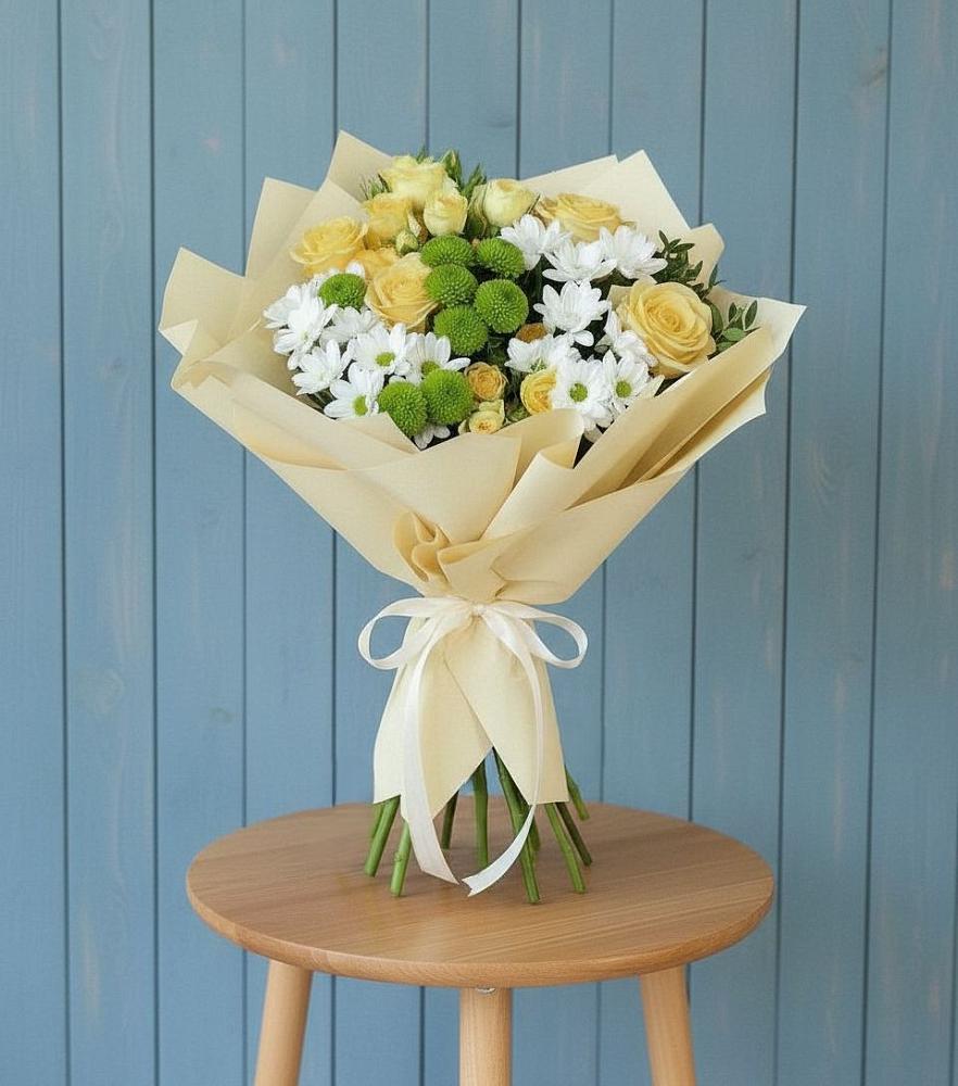 Букет цветов из: Хризантемы и Розы в Голицыно