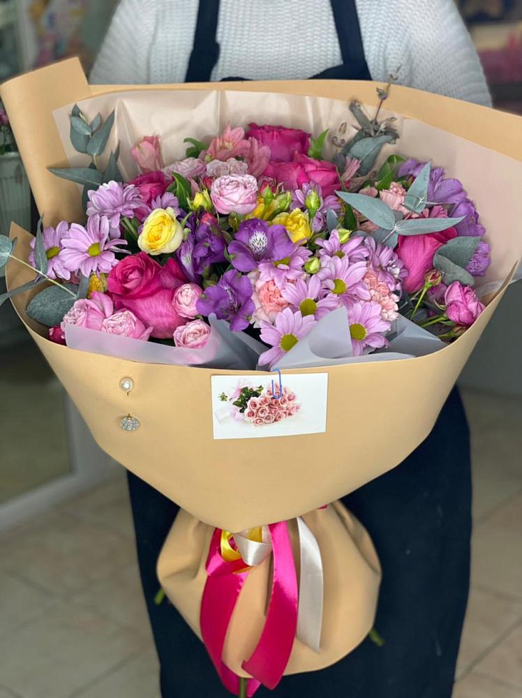 Букет цветов из: Хризантемы, Гвоздики и Альстромерии в Голицыно