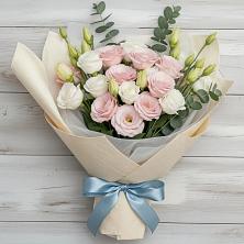 Букет цветов из:  Лизиантусы в Голицыно