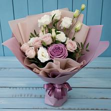 Букет цветов из:  Розы и Лизиантусы в Голицыно