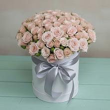 Цветочная композиция из Розы в шляпной коробке в Голицыно