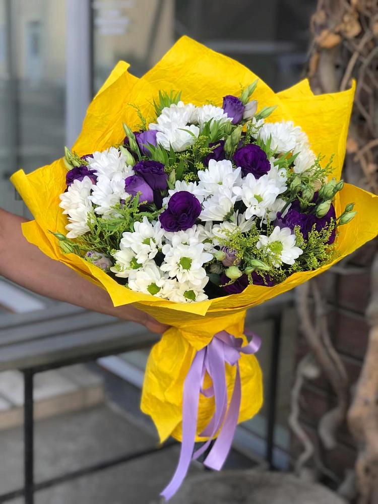 Букет цветов из: Ирисы, Хризантемы и Ромашки в Голицыно