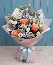 Букет цветов из:  Лизиантусы, Розы, Альстромерии и Гипсофила в Голицыно