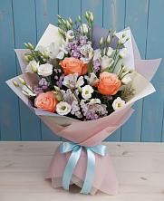 Букет цветов из:  Лизиантусы, Розы, Альстромерии и Гипсофила в Голицыно
