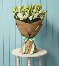 Букет цветов из:  Лизиантусы в Голицыно