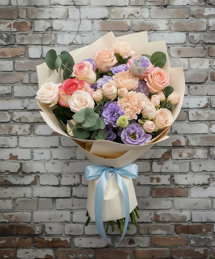 Букет цветов из: Розы, Лизиантусы и Гвоздики в Голицыно