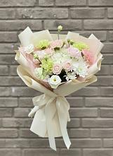 Букет цветов из:  Гвоздики, Розы, Лизиантусы и Хризантемы в Голицыно