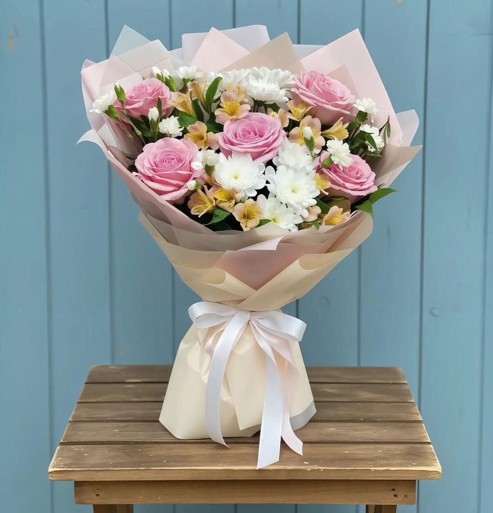 Букет цветов из: Гвоздики, Орхидеи и Розы в Голицыно