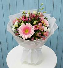 Букет цветов из:  Герберы, Альстромерии и Лизиантусы в Голицыно