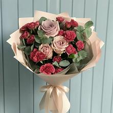 Букет цветов из:  Гвоздики и Розы в Голицыно