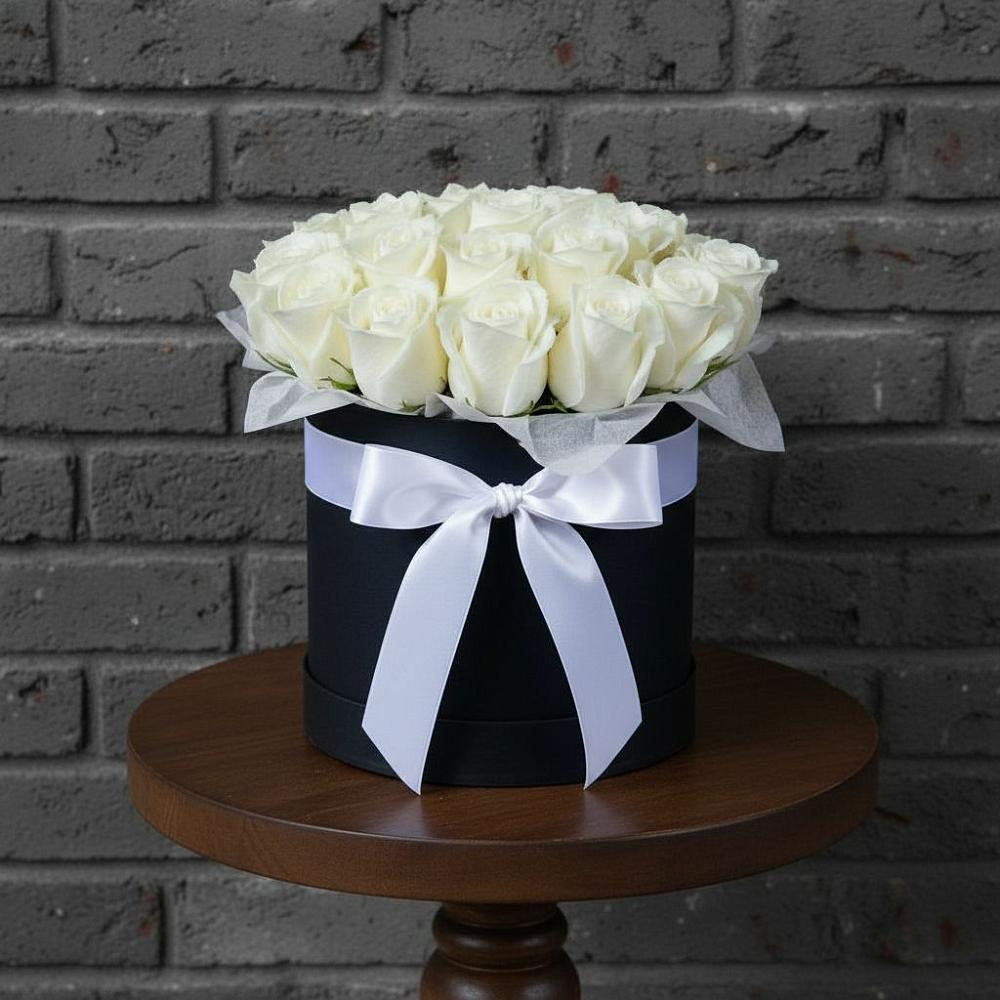 Цветочная композиция из Розы в шляпной коробке в Голицыно