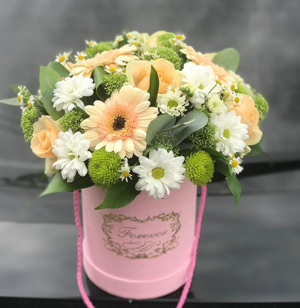 Цветочная композиция из Розы, Герберы и Хризантемы в шляпной коробке в Голицыно