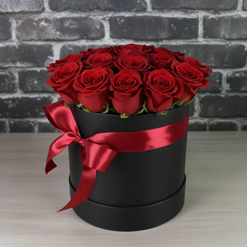 Цветочная композиция из Розы в шляпной коробке в Голицыно