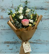 Букет цветов из:  Розы и Лизиантусы в Голицыно