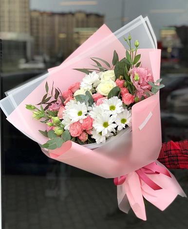 Букет цветов из: Розы, Лизиантусы и Хризантемы в Голицыно