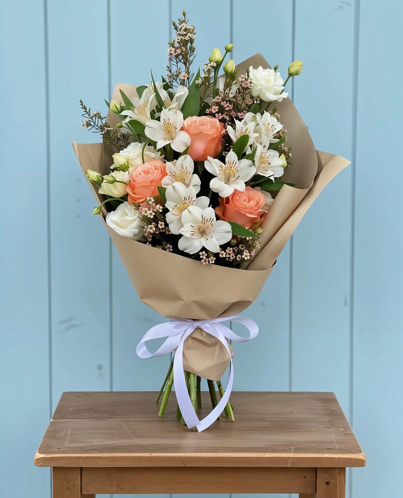 Букет цветов из: Альстромерии, Лизиантусы, Розы и Хризантемы в Голицыно