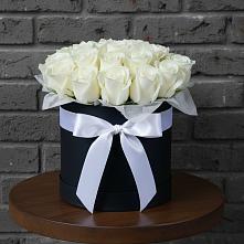 Цветочная композиция из Розы в шляпной коробке #REPLACE_PRED# Голицыно