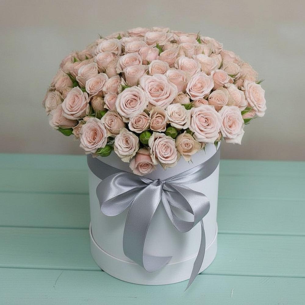 Цветочная композиция из Розы в шляпной коробке в Голицыно